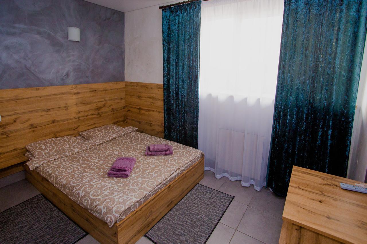 Ok Hotel Rivne Eksteriør bilde