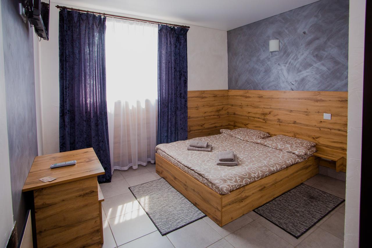 Ok Hotel Rivne Eksteriør bilde