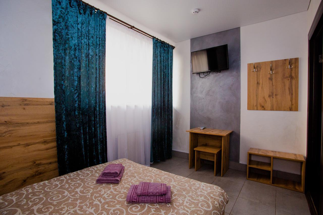 Ok Hotel Rivne Eksteriør bilde