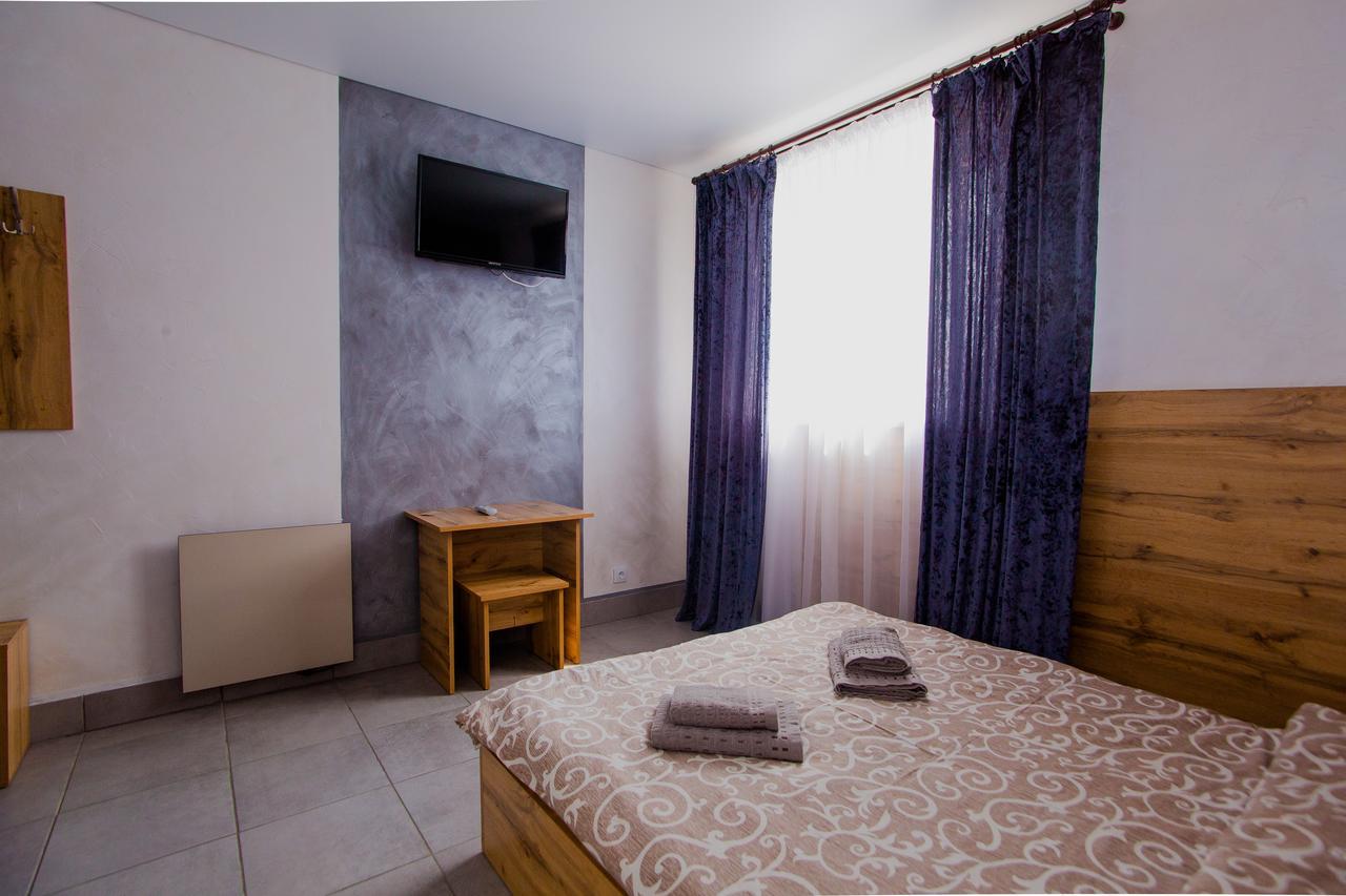 Ok Hotel Rivne Eksteriør bilde